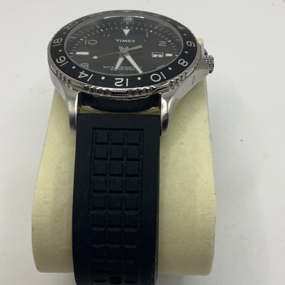 Mint Timex Submariner Diver Style with Day Window Black Silicone Band - Picture 3 of 5